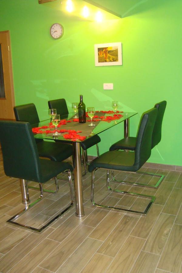 Apartment Thomas Vipava Exterior foto